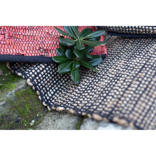 EARTH ΧΑΛΙ ΔΙΑΔΡΟΜΟΥ 70x150cm ΓΙΟΥΤΑ ΜΠΕΖ ΜΑΥΡΟ ΒΑΜΒΑΚΙ 020528 - Image 2