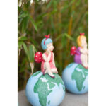 TRAVEL GIRL ΔΙΑΚΟΣΜΗΤΙΚΗ ΦΙΓΟΥΡΑ 13x13x25cm POLYRESIN ΠΟΛΥΧΡΩΜΟ 020793 - Image 2