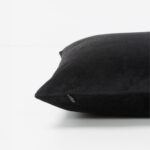 PANTHER ΔΙΑΚΟΣΜΗΤΙΚΟ ΜΑΞΙΛΑΡΙ 45x45cm ΒΕΛΟΥΔΟ ΜΑΥΡΟ 024310 - Image 2