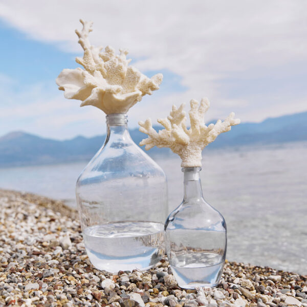 CORALLI ΜΠΟΥΚΑΛΑ ΜΕ ΚΑΠΑΚΙ 24x15x41cm ΓΥΑΛΙ ΔΙΑΦΑΝΟ ΜΠΕΖ POLYRESIN 029942 - Image 2