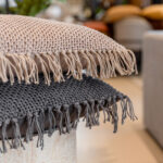 ARNAV ΔΙΑΚΟΣΜΗΤΙΚΟ ΜΑΞΙΛΑΡΙ 45x45cm ΥΦΑΣΜΑ ΓΚΡΙ ΣΚΟΥΡΟ POLYESTER 032797 - Image 2