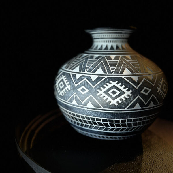 MAYA ΒΑΖΟ 25x25x22cm POLYRESIN ΜΑΥΡΟ ΛΕΥΚΟ 018532 - Image 3