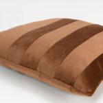 SERI ΔΙΑΚΟΣΜΗΤΙΚΟ ΜΑΞΙΛΑΡΙ 45x45cm ΒΕΛΟΥΔΟ ΚΑΦΕ 025383 - Image 4