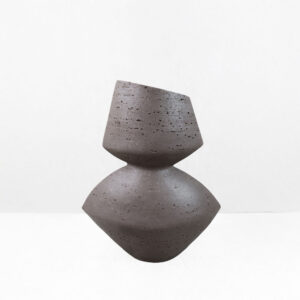 LOOMA II ΒΑΖΟ 28.5x15.5x34.5cm RESIN ΚΑΦΕ ΣΚΟΥΡΟ 034615
