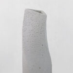 VOID III ΒΑΖΟ 16.5x14.5x39cm RESIN ΑΣΠΡΟ 034640 - Image 3