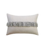 TASSEL ΔΙΑΚΟΣΜΗΤΙΚΟ ΜΑΞΙΛΑΡΙ 60x40cm ΥΦΑΣΜΑ ΛΕΥΚΟ ΓΚΡΙ 034211 - Image 2