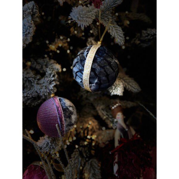 MOONLIGHT ΧΡΙΣΤΟΥΓΕΝΝΙΑΤΙΚΗ ΜΠΑΛΑ 8x8x8cm POLYFOAM ΓΚΡΙ ΧΡΥΣΟ ΥΦΑΣΜΑ 024283 - Image 2
