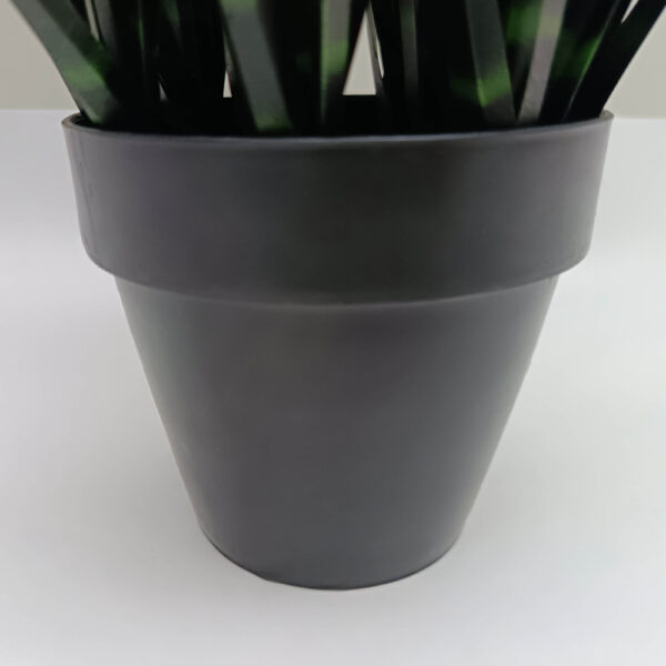 DARK PURE GRASS ΦΥΤΟ ΤΕΧΝΗΤΟ ΣΕ ΓΛΑΣΤΡΑ 68cm PVC ΠΡΑΣΙΝΟ ΣΚΟΥΡΟ 031340 - Image 4